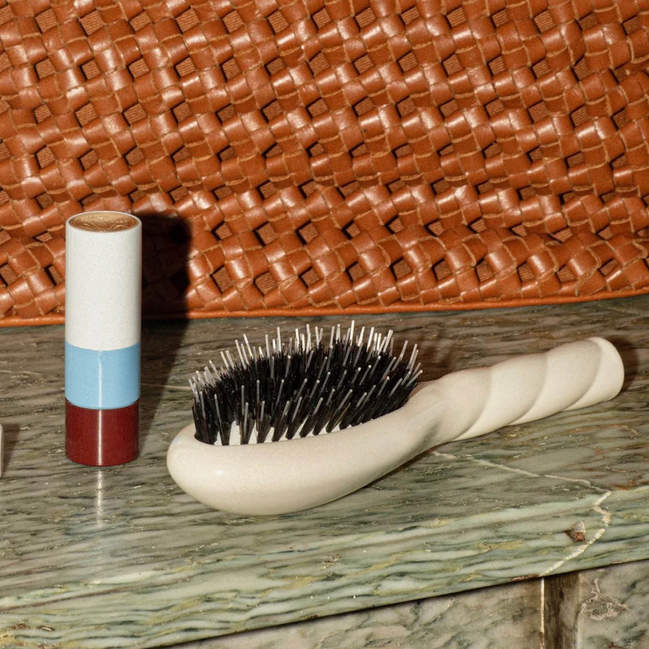 NO2 La petite brosse démêlante et indispensable soin