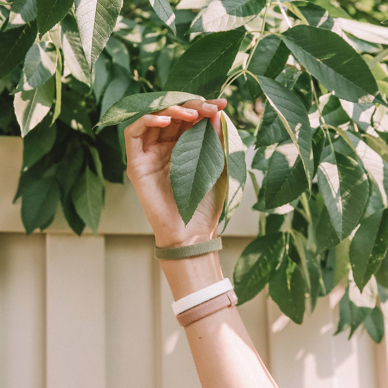 Wearing KOOSHOO plastic-free hair ties classics whilst picking green autumn leaves #color_classics