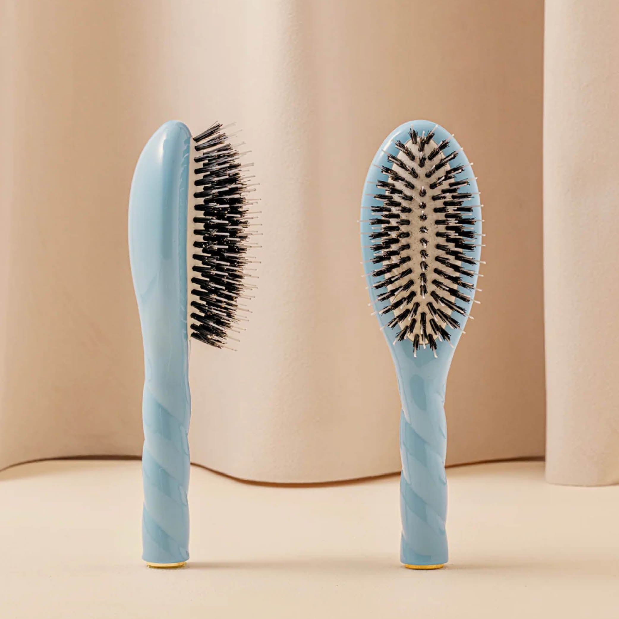NO2 La petite brosse démêlante et indispensable soin