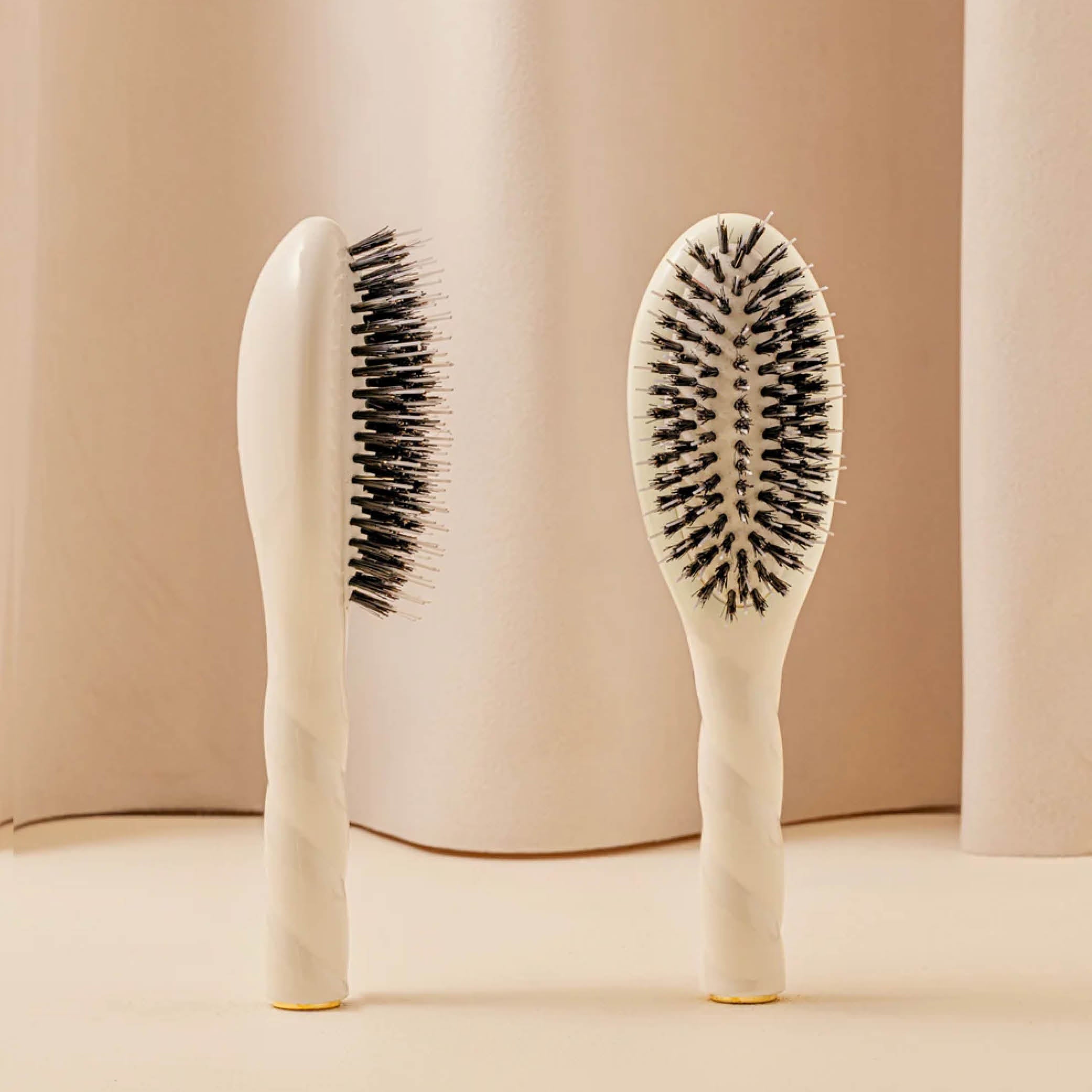 NO2 La petite brosse démêlante et indispensable soin