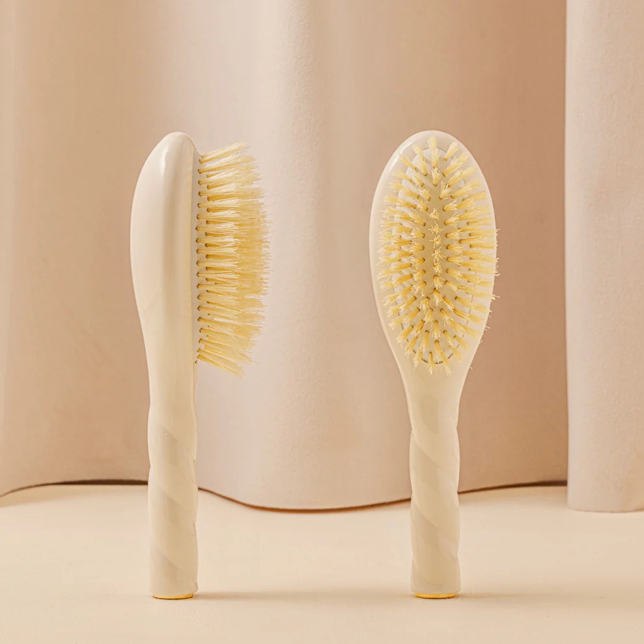 N06 The Kids Hair Brush