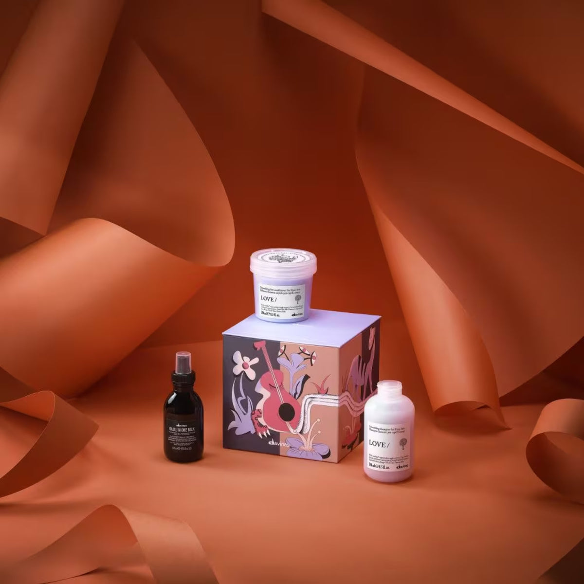 davines-straight-silky-hair-guitar-set-1