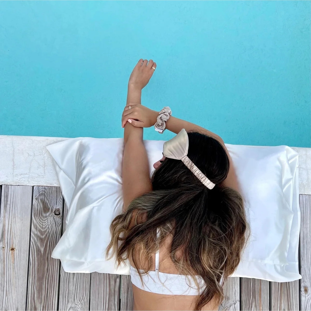 honeylux-organic-silk-sleep-mask-champagne-1