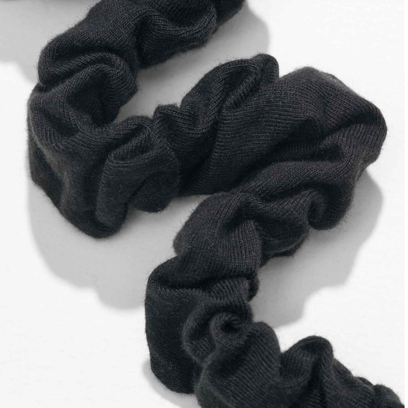 Black scrunchie headband on a white background
#color_black