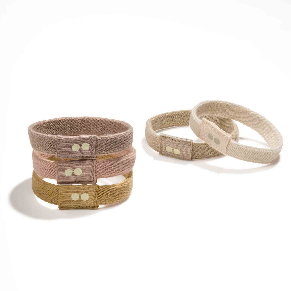 KOOSHOO plastic-free hair ties for blond hair flat lay. Light neutral tones for all hair types and shades #color_blond