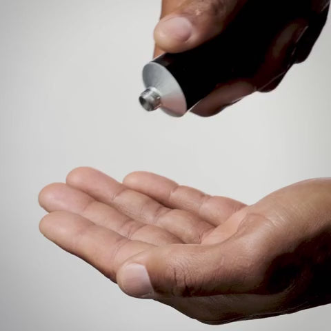 Caldera Lab The Deep Detoxifying Clay Mask application demo showing texture and dispensing from tube