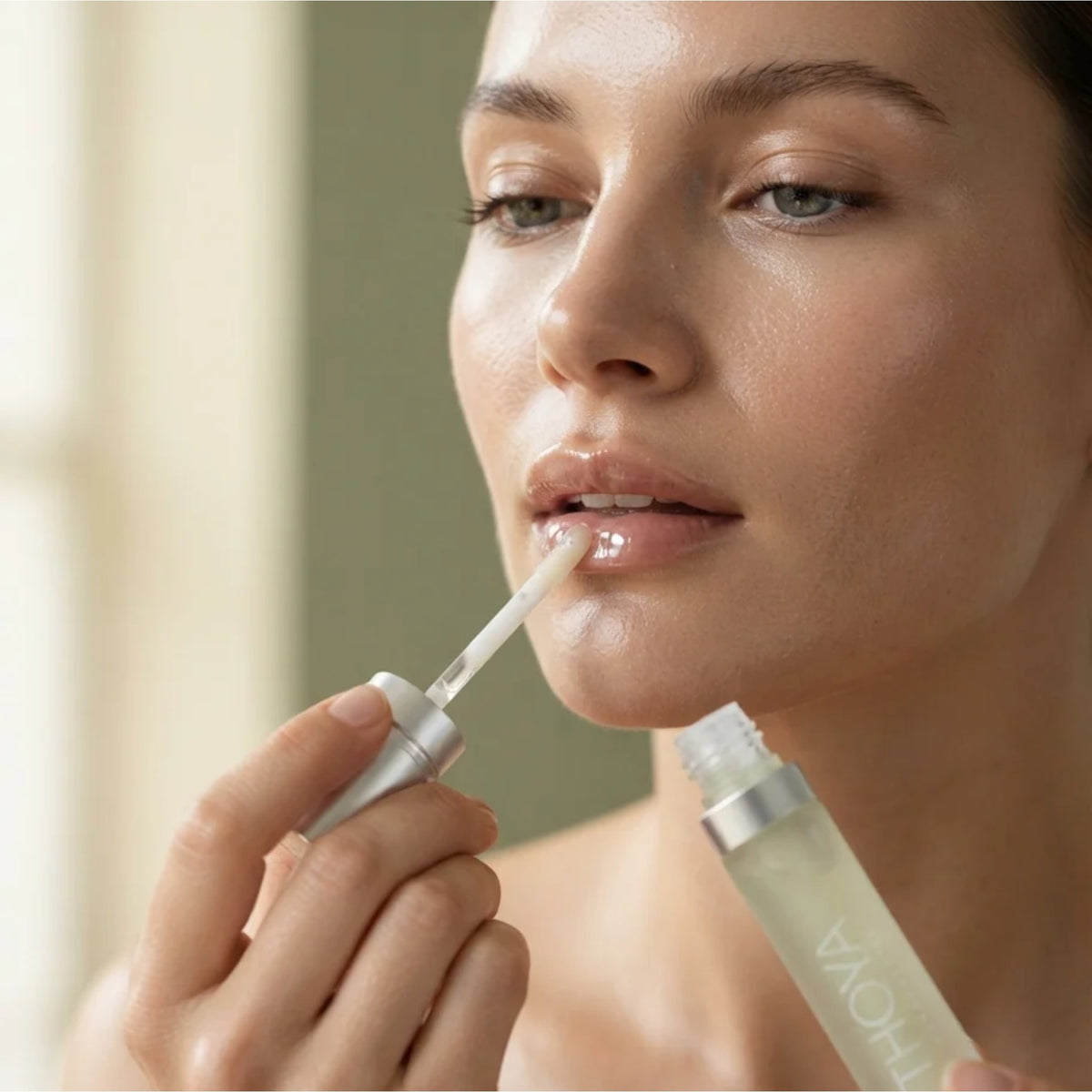 thoya-moisturizing-lip-gloss-treatment-omega-3-6-vit-e-clear-3